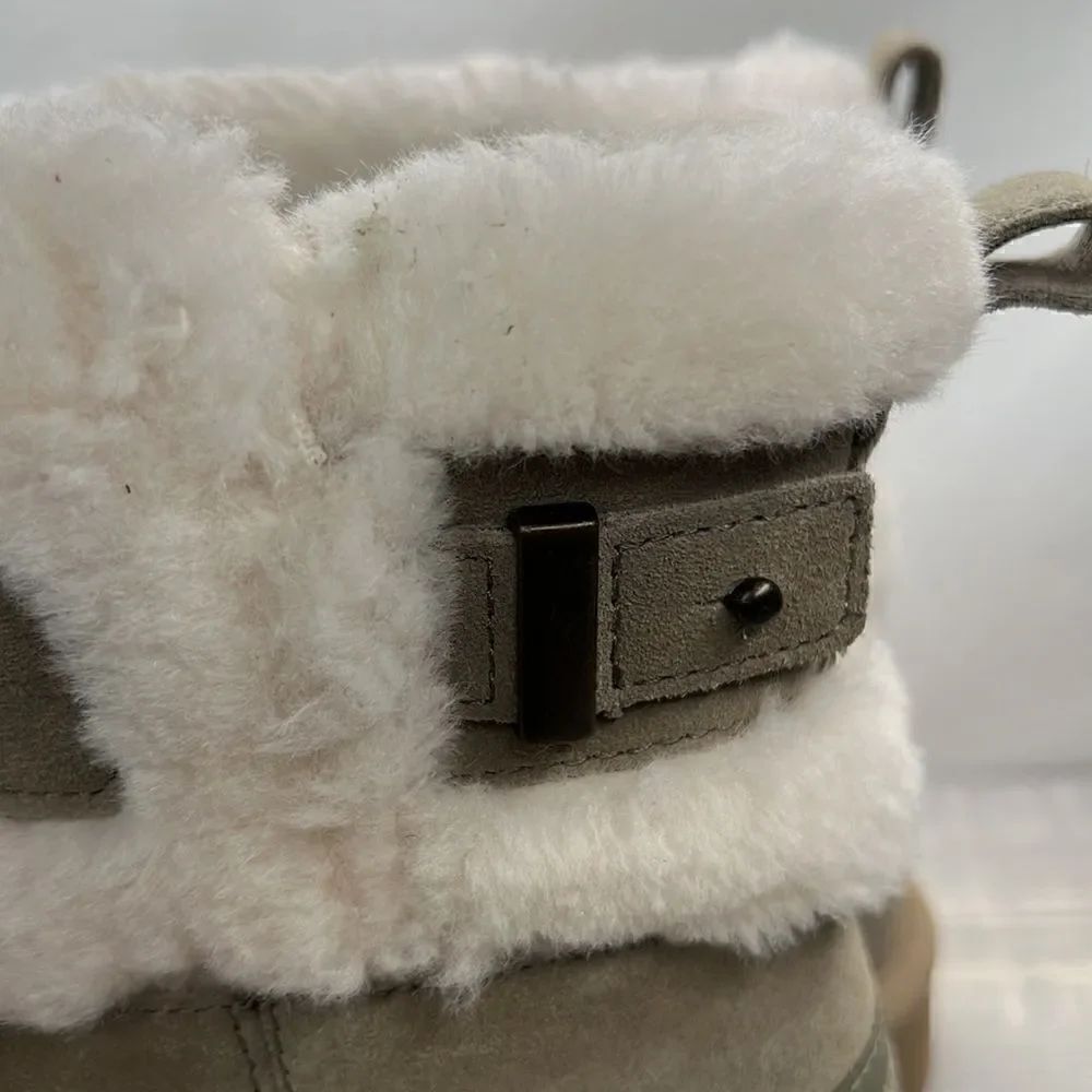 UGG - Picture 10 of 14